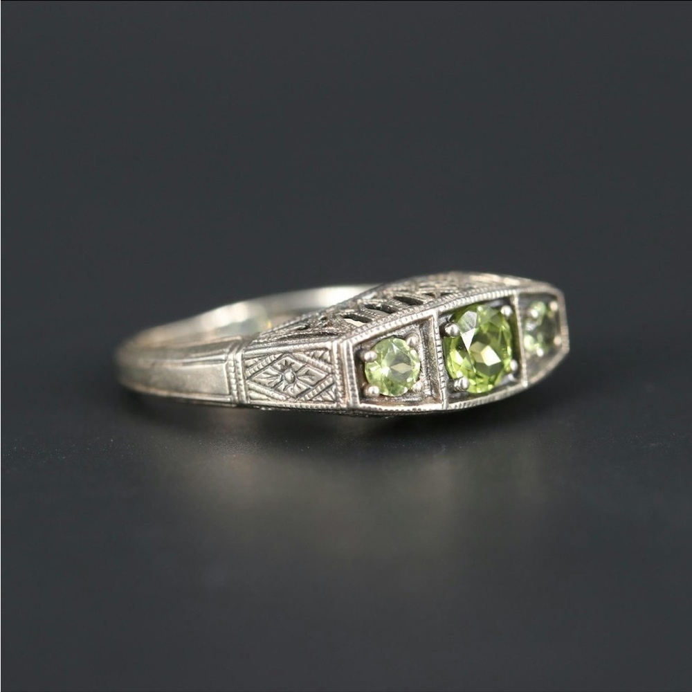 Vintage peridot sterling silver ring